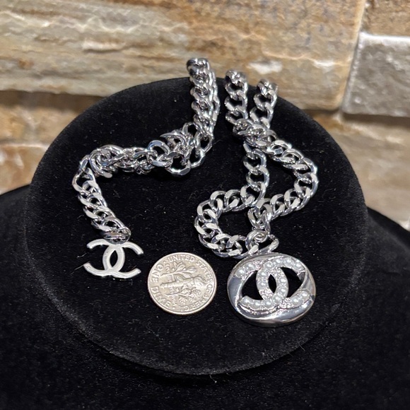 Elegant Silver Chain Necklace with a Pearl Pendant - Picture 4 of 4